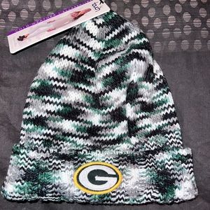 🛍️ 2 for $35🛍️ Women’s Light Knit Green Bay Packers Beanie by Alyssa Milano